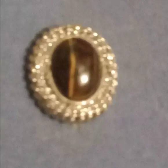 🩷Vintage Avon signed tigers eye clip on earrings - Picture 2 of 2